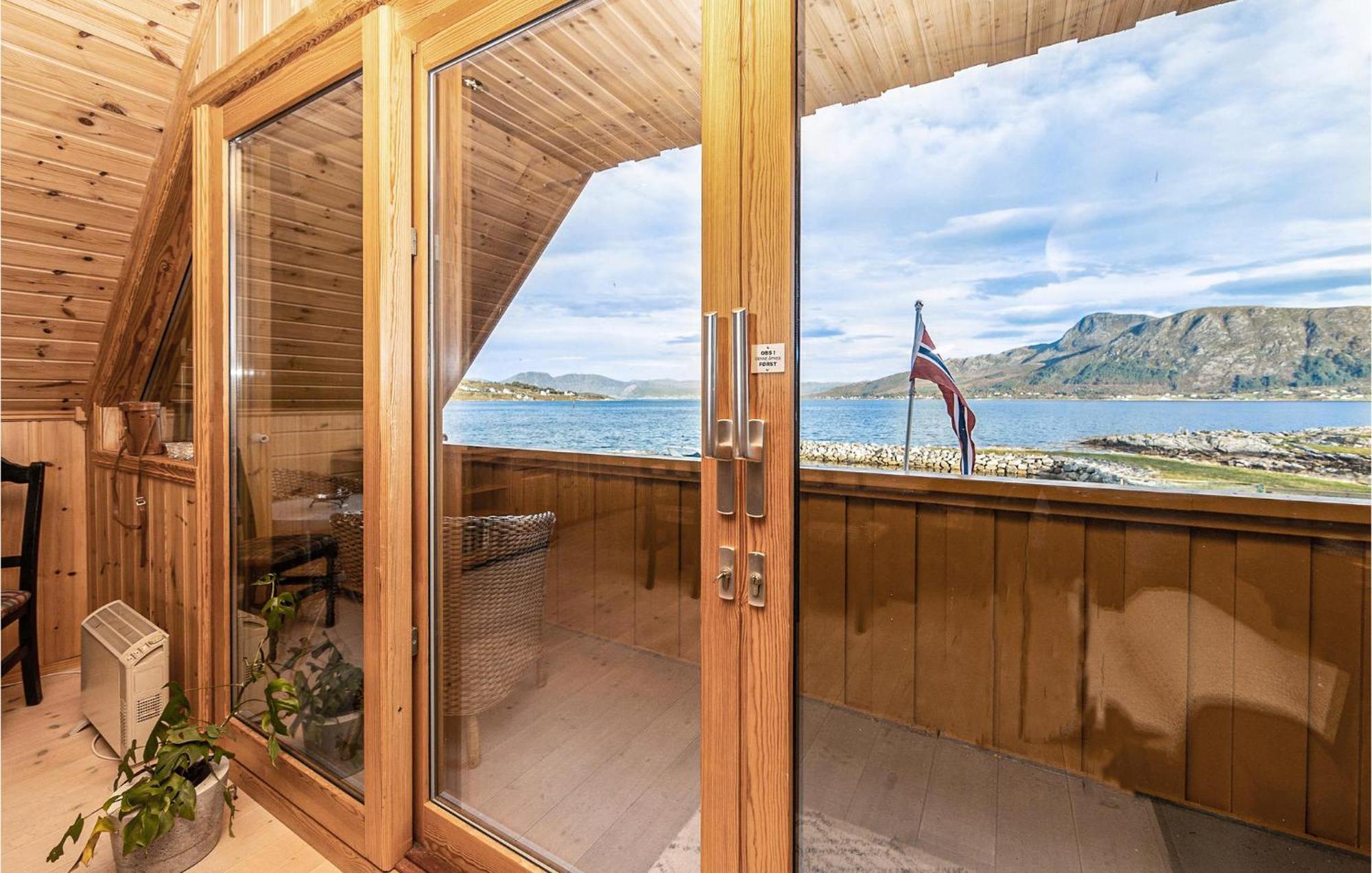 Awesome Home In Kvamsoy With Jacuzzi Sandvik  Exterior foto