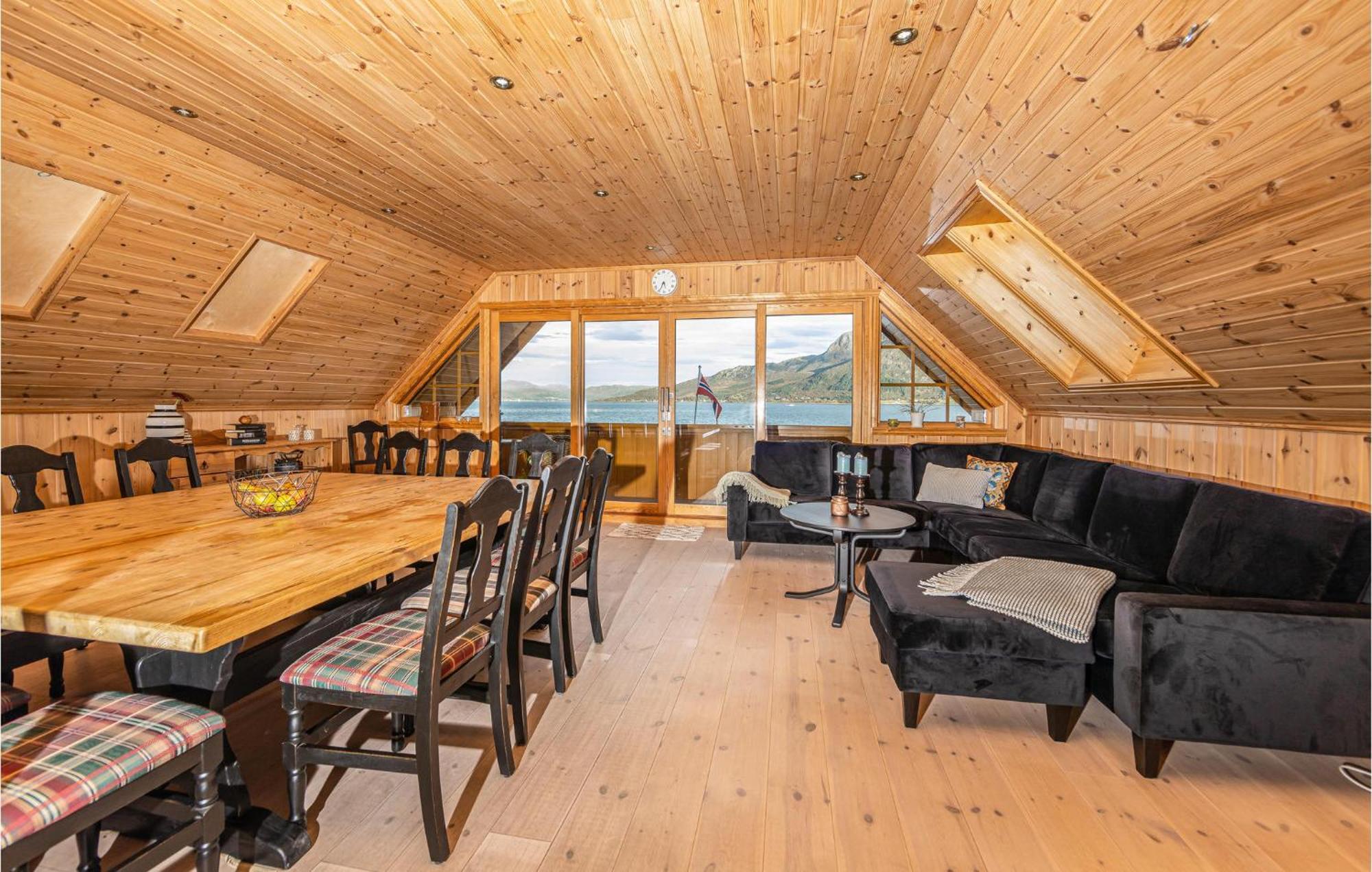 Awesome Home In Kvamsoy With Jacuzzi Sandvik  Exterior foto