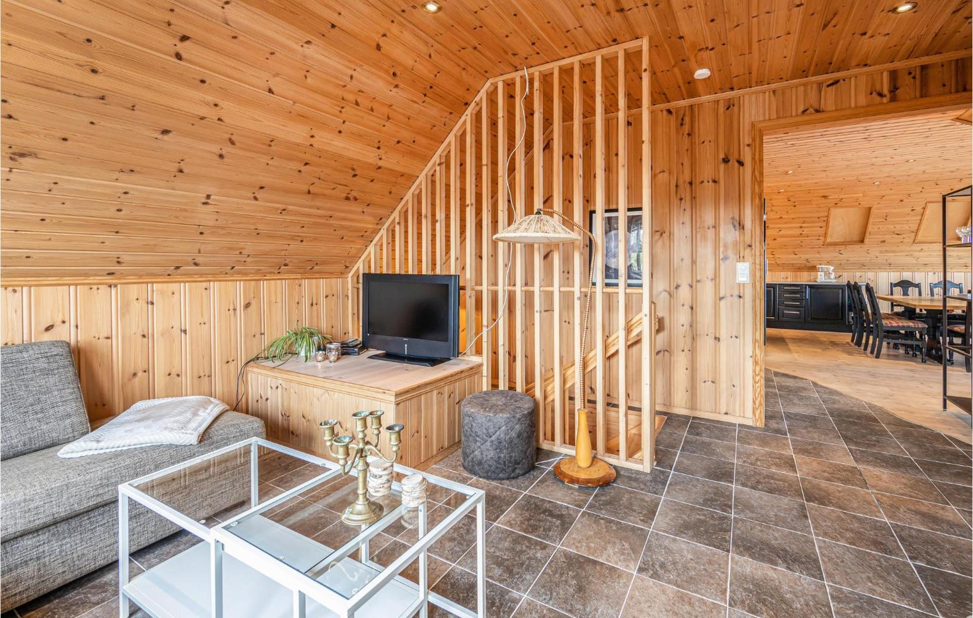Awesome Home In Kvamsoy With Jacuzzi Sandvik  Exterior foto
