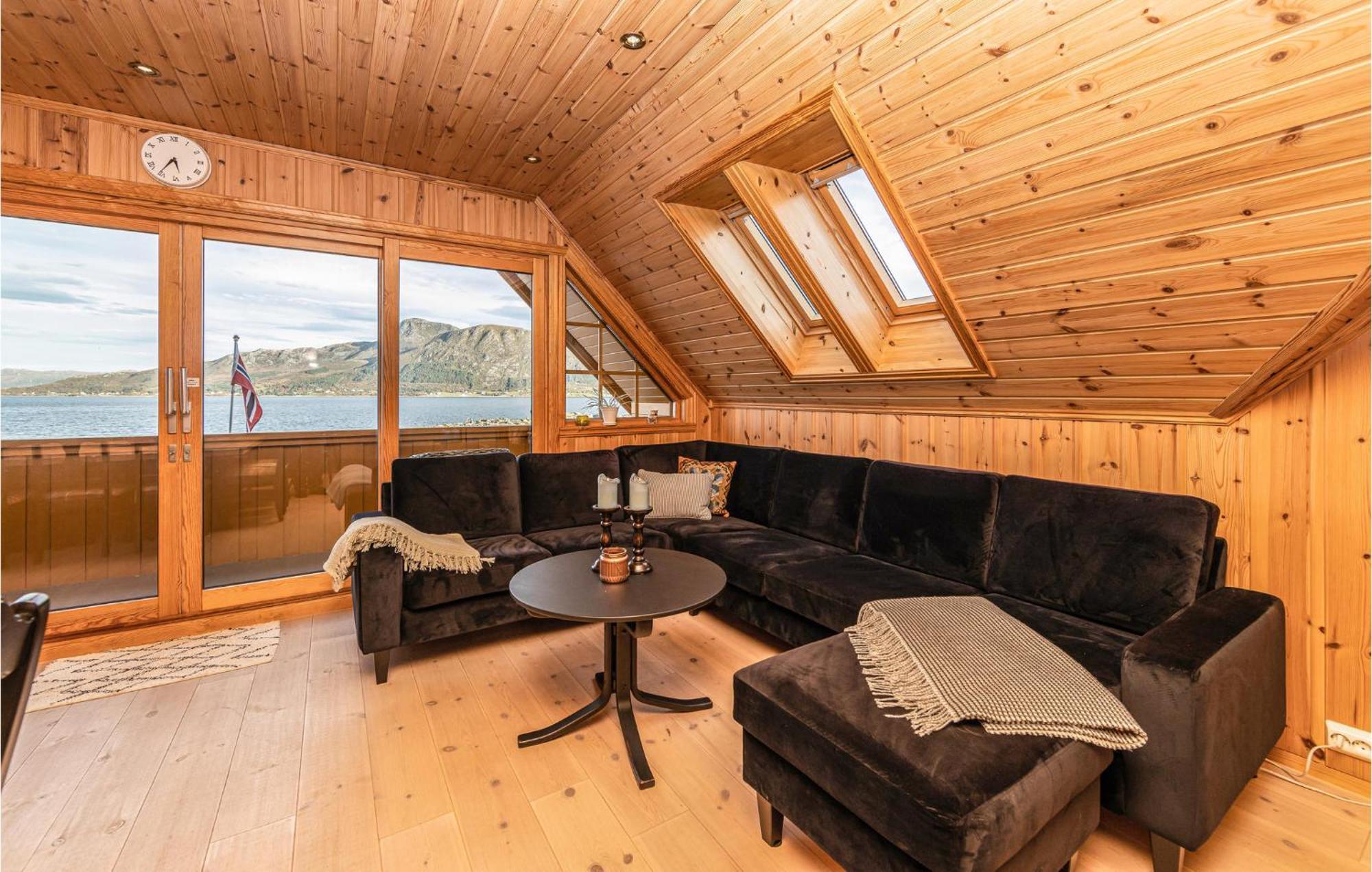 Awesome Home In Kvamsoy With Jacuzzi Sandvik  Exterior foto