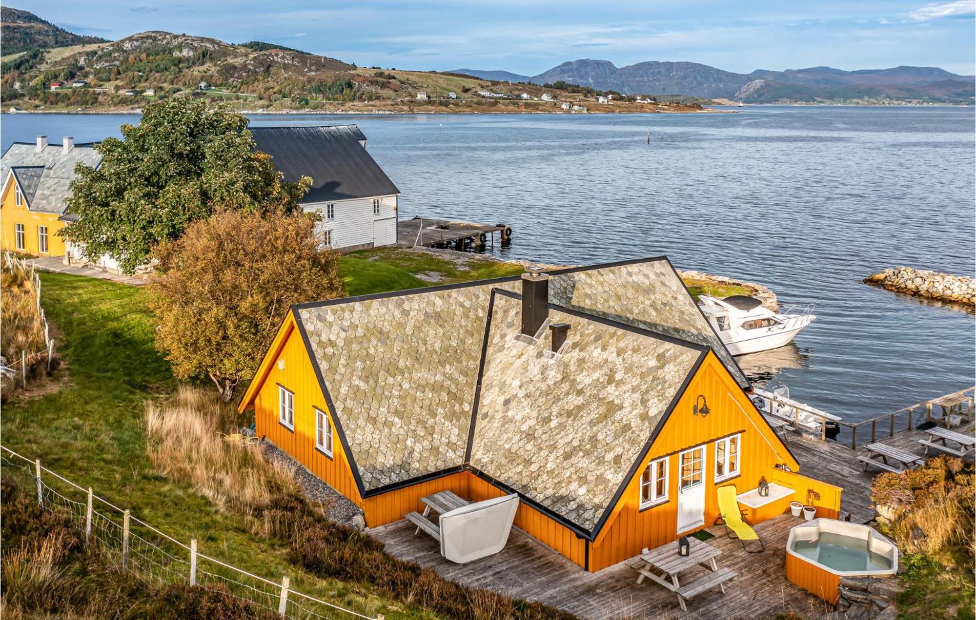 Awesome Home In Kvamsoy With Jacuzzi Sandvik  Exterior foto